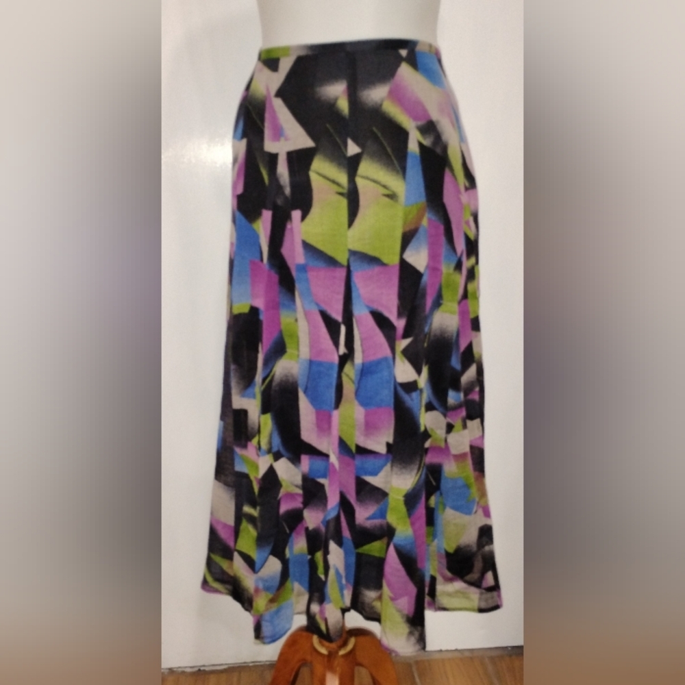 Lightweight Wool Skirt With Dynamic Pattern - image 3